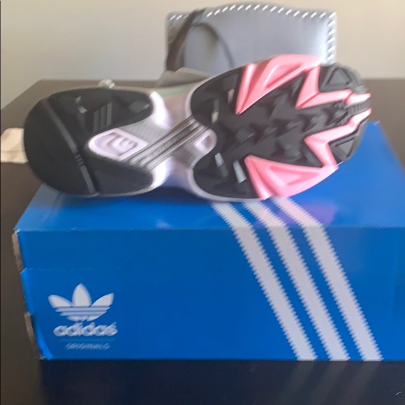 Adidas Falcon - Picture 2 of 3